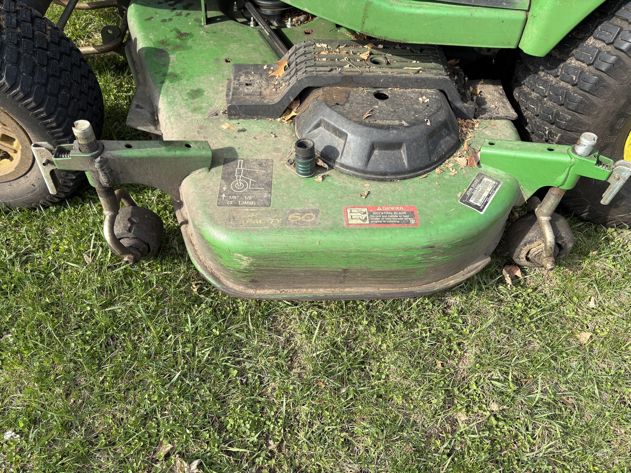  2023 John Deere X750 at Heritage Tractor in Geneseo, IL