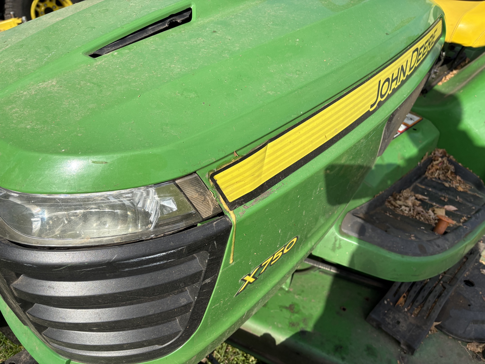  2023 John Deere X750 at Heritage Tractor in Geneseo, IL