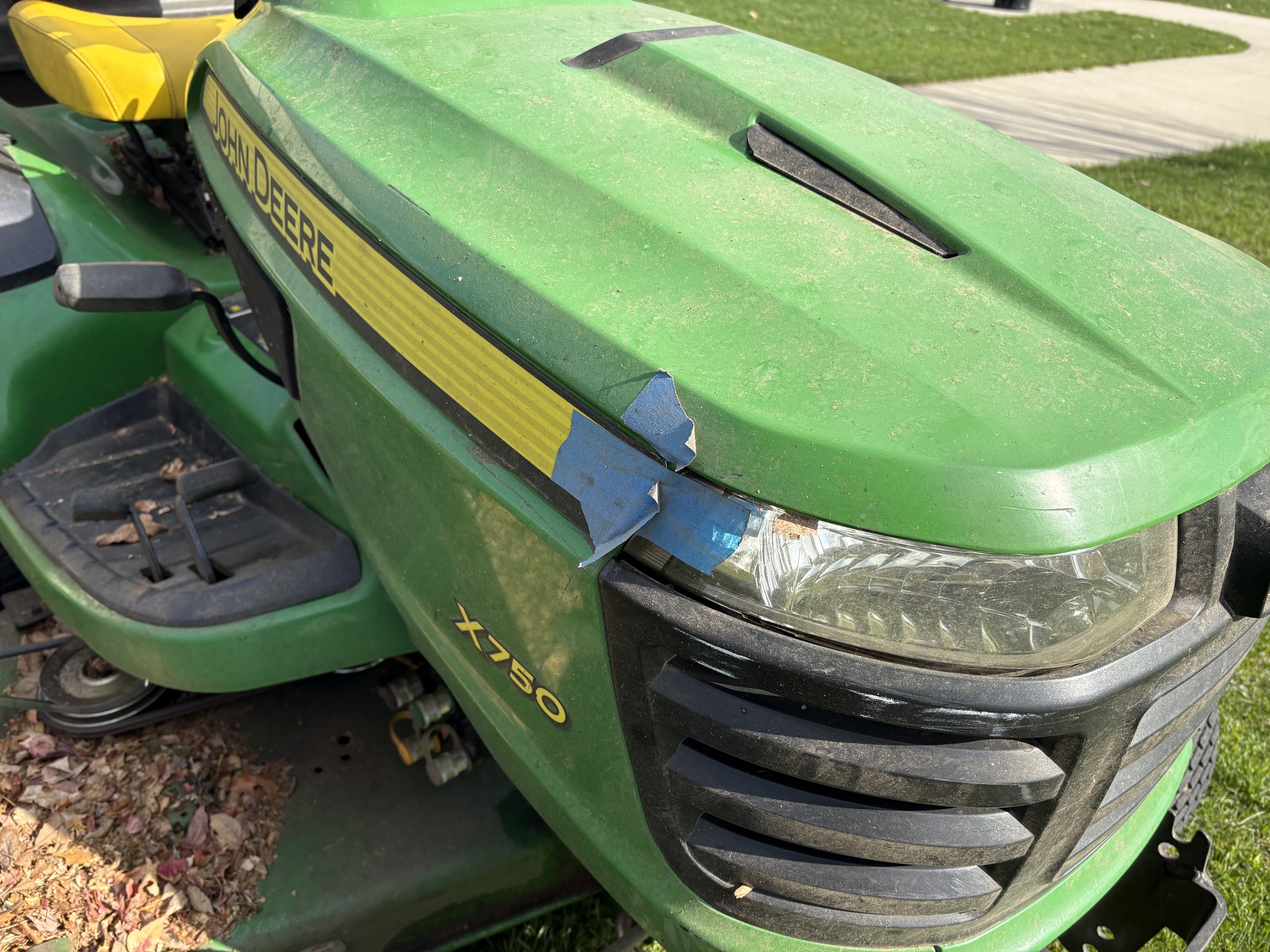  2023 John Deere X750 at Heritage Tractor in Geneseo, IL