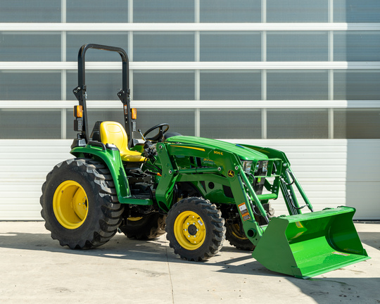  John Deere 3038E