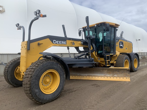 Photo of a 2022 John Deere 870G