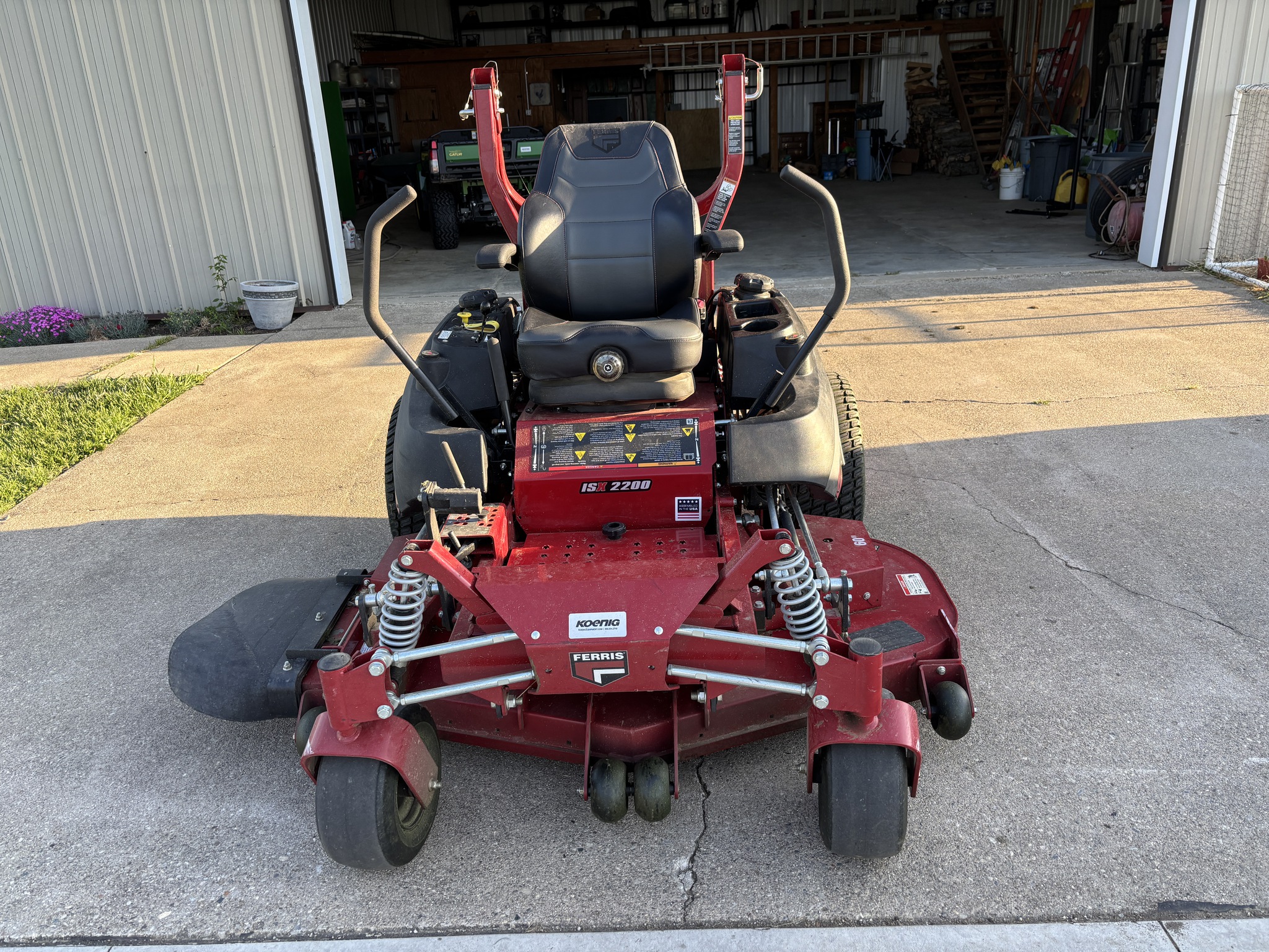 Used 2025 Ferris ISX2200 28 Zero Turn Mowers at Koenig Equipment in Richmond, IN - PhotoXL1