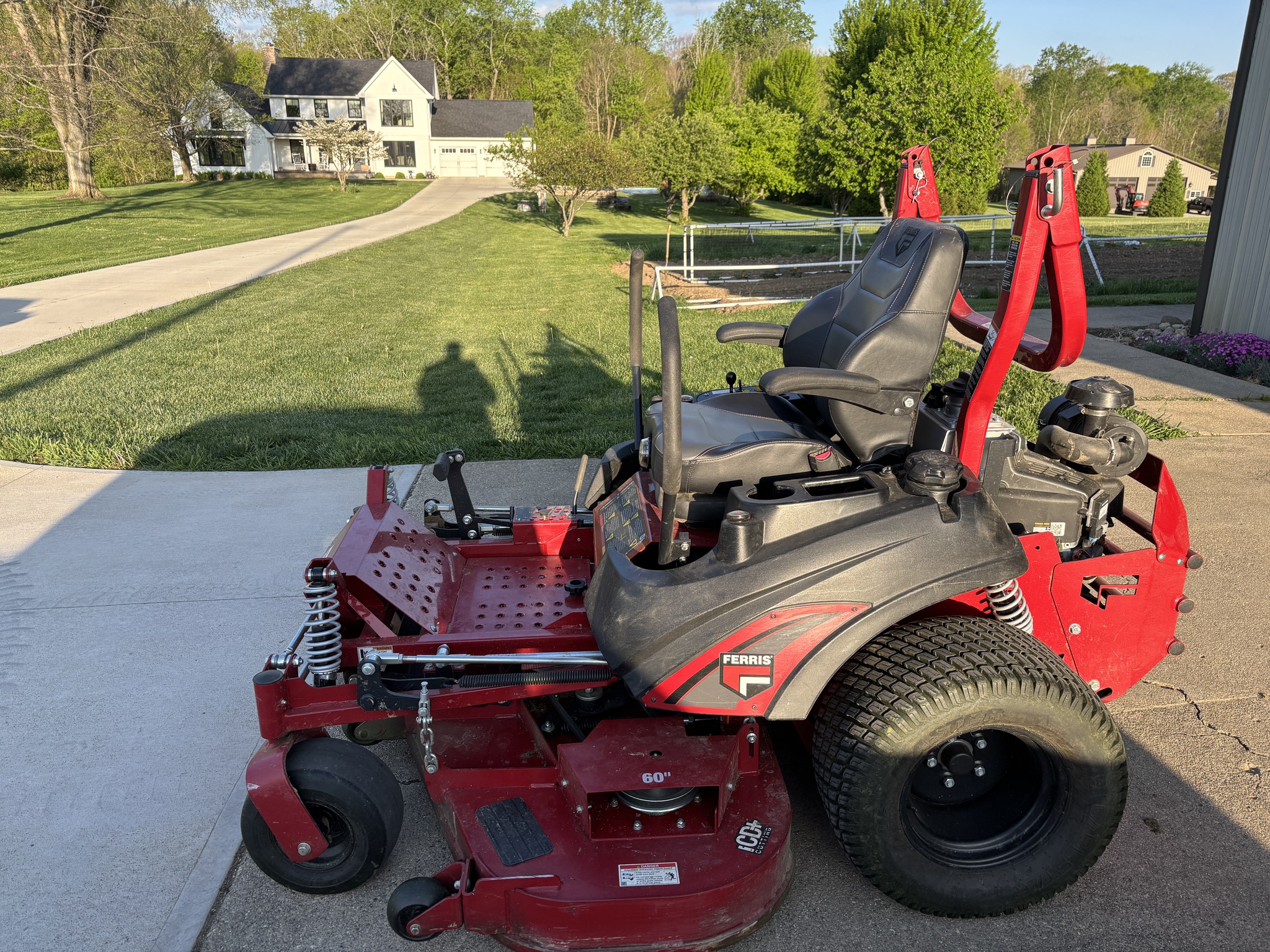 Used 2025 Ferris ISX2200 28 Zero Turn Mowers at Koenig Equipment in Richmond, IN - PhotoXL2