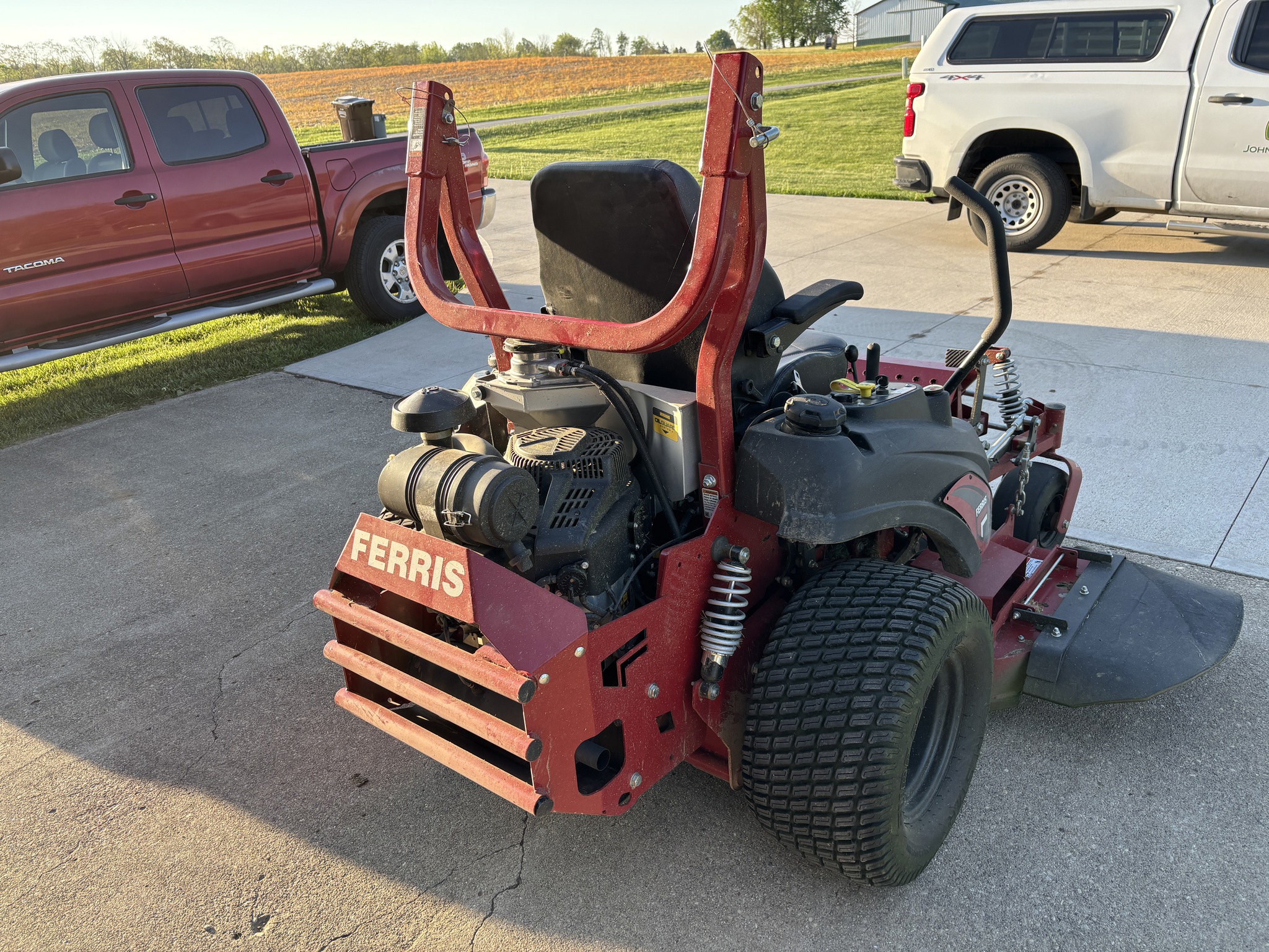 Used 2025 Ferris ISX2200 28 Zero Turn Mowers at Koenig Equipment in Richmond, IN - PhotoXL5