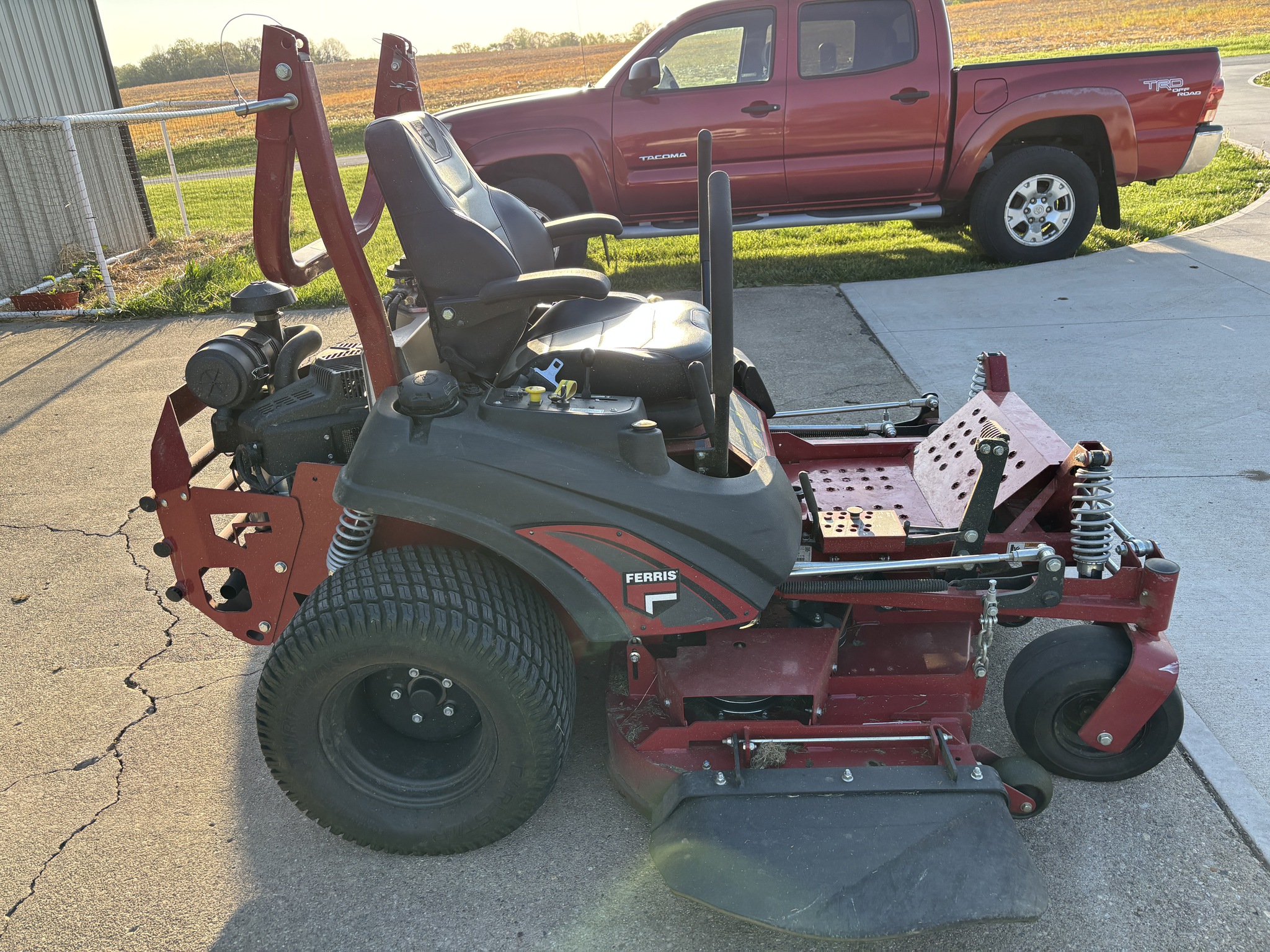 Used 2025 Ferris ISX2200 28 Zero Turn Mowers at Koenig Equipment in Richmond, IN - PhotoXL6