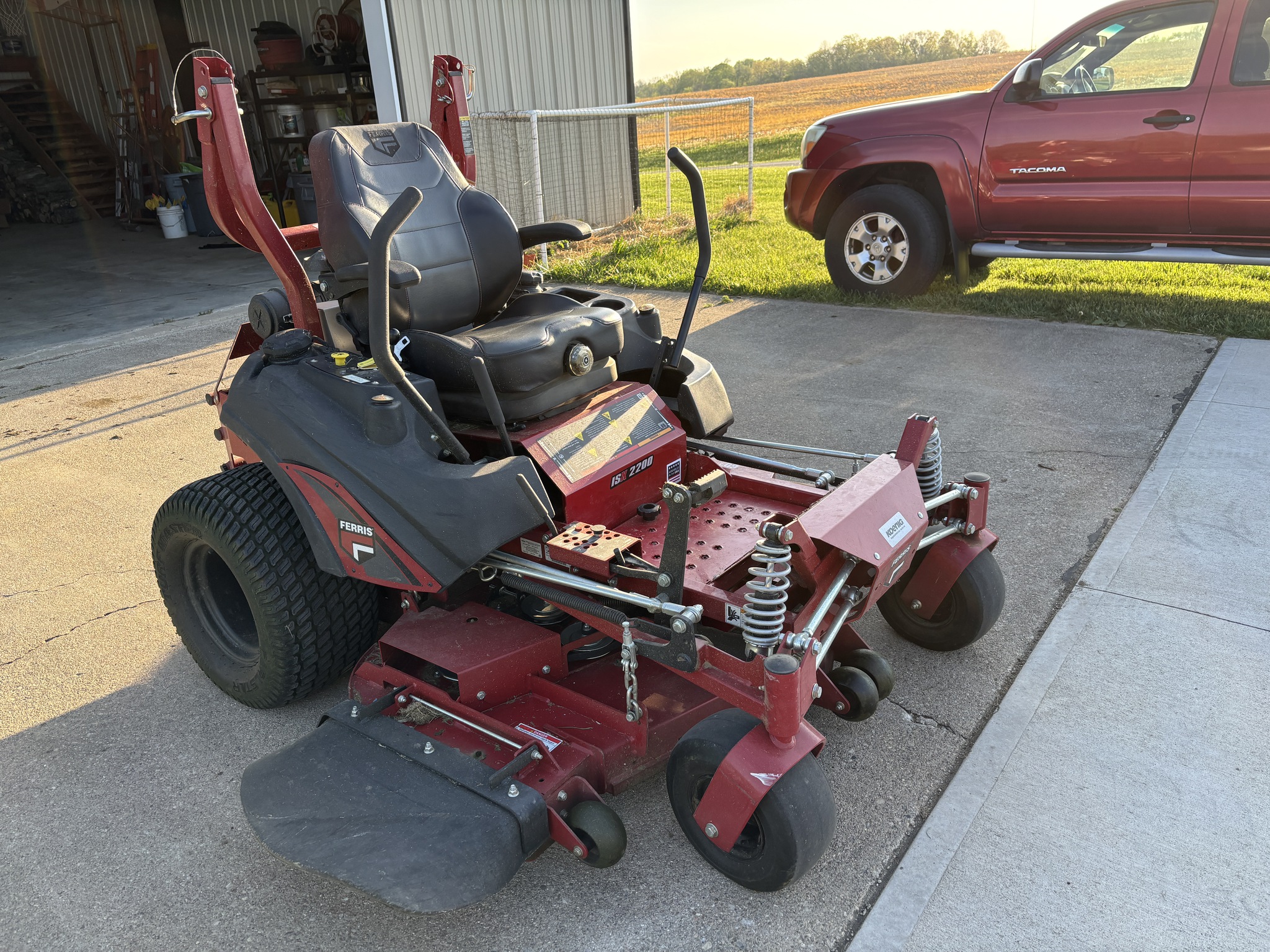 Used 2025 Ferris ISX2200 28 Zero Turn Mowers at Koenig Equipment in Richmond, IN - PhotoXL7