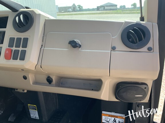 Photo of 2021 John Deere XUV 835R
