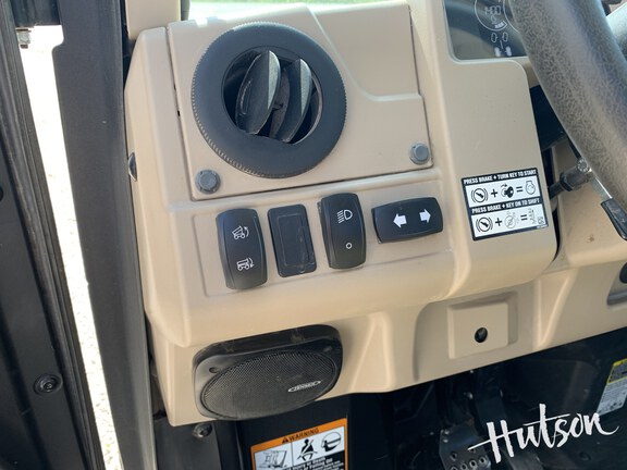Photo of 2021 John Deere XUV 835R