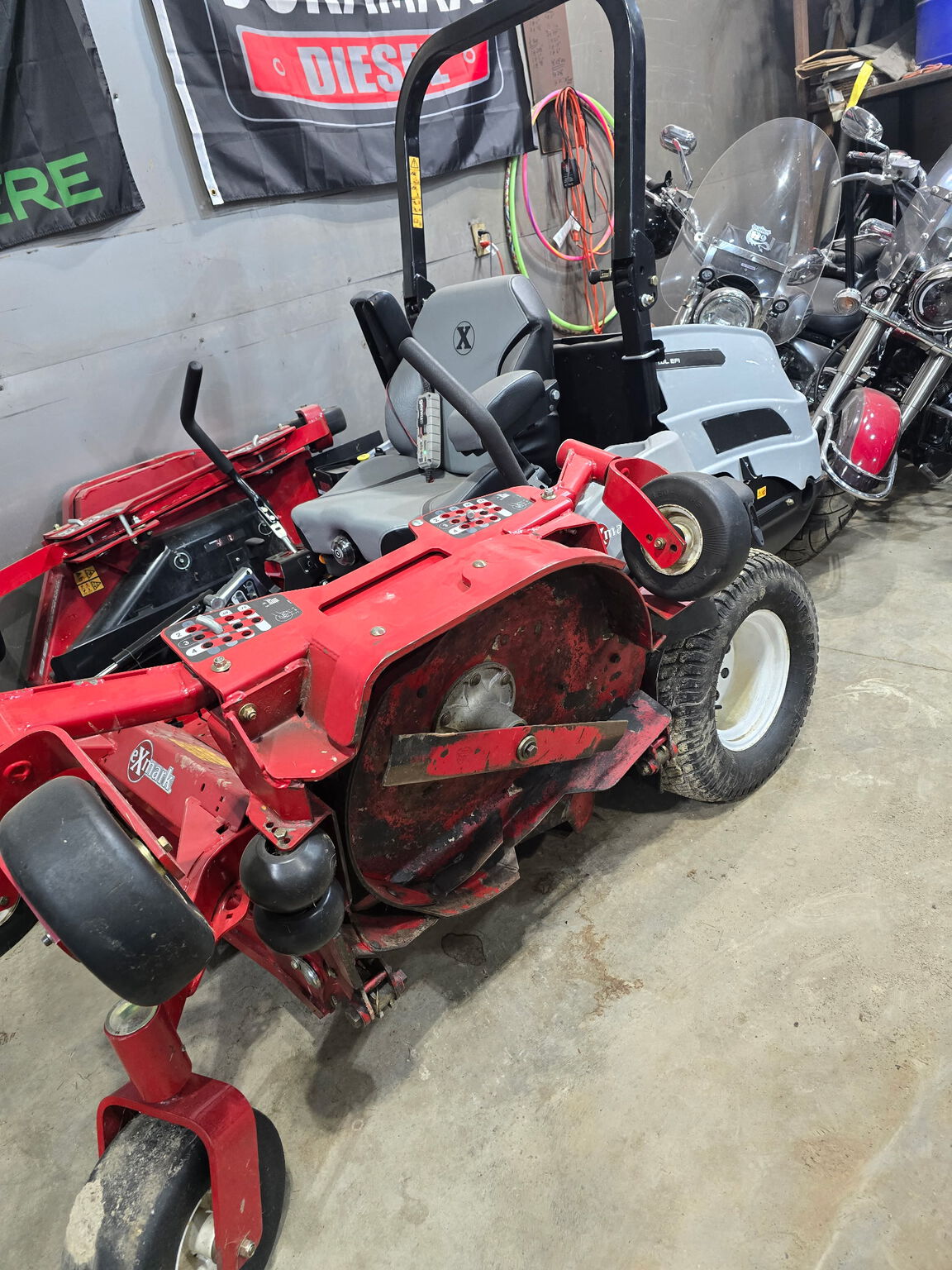 2025 Exmark LZX980EKC96RW0 - Zero-Turn Mowers - Milton, ON