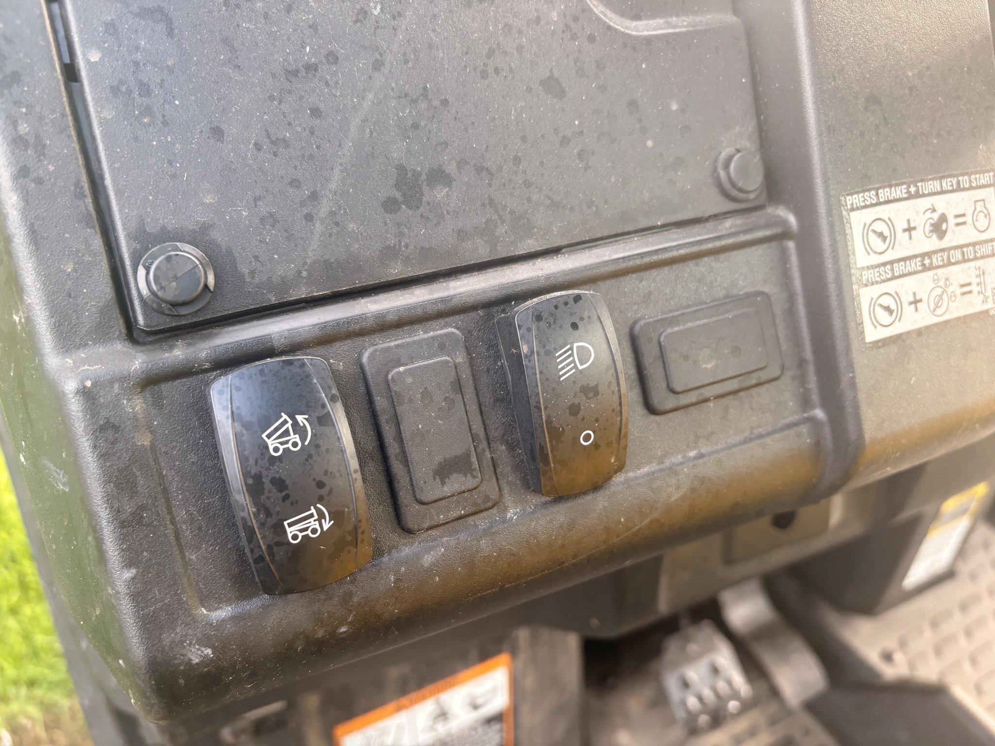 2022 John Deere XUV 835M Image 13