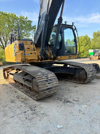Photo of a 2024 John Deere 350 P