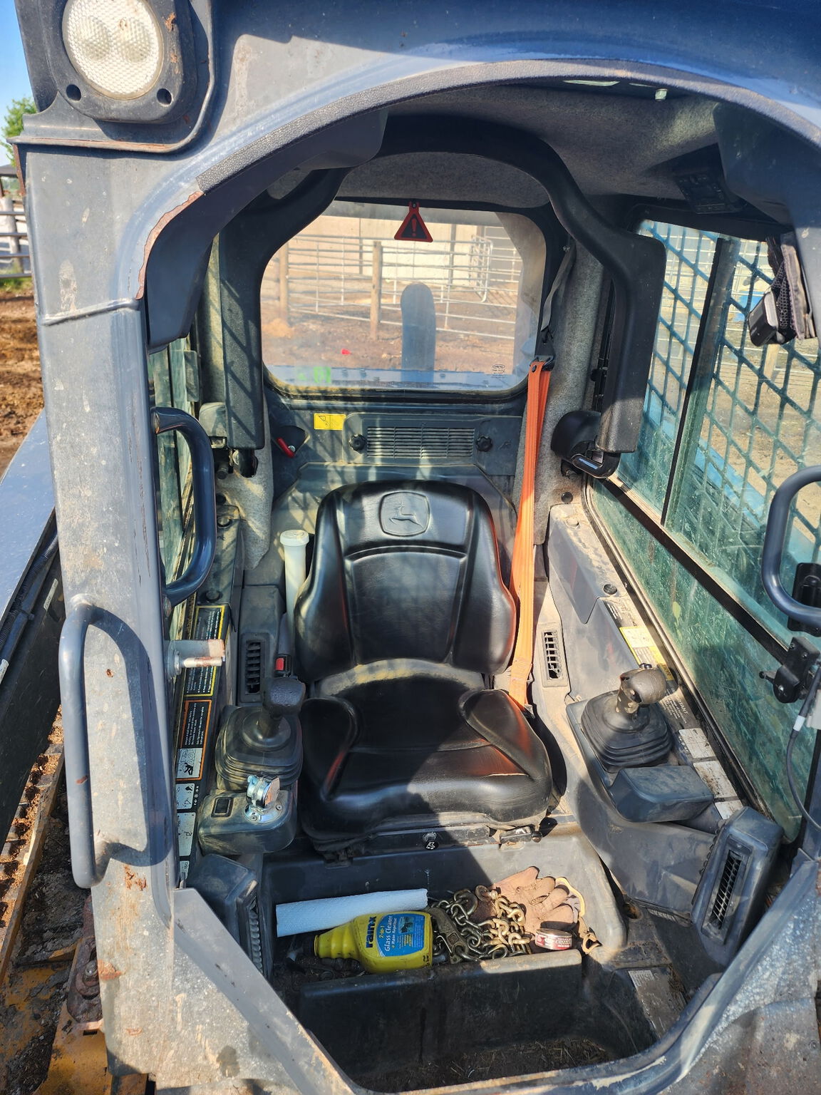2016 John Deere 333G Image 5