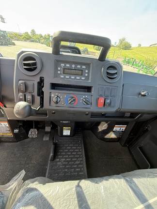 2025 John-Deere XUV 845M HVAC Cab