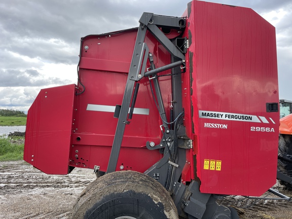 2016 Massey Ferguson 2956A