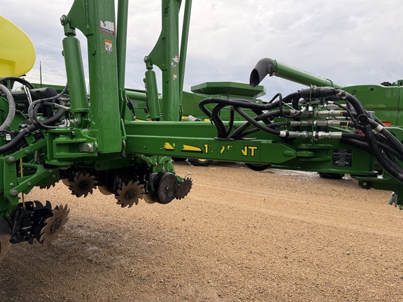 2017 John Deere 1775NT - Photo19