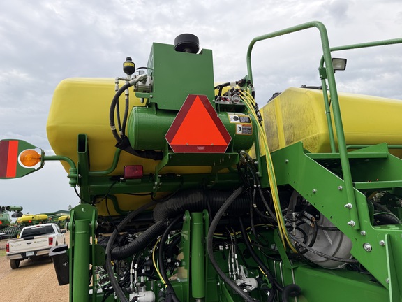 2017 John Deere 1775NT - Photo16