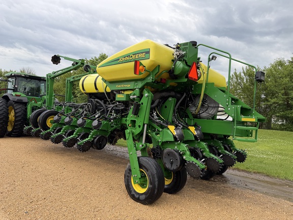 2017 John Deere 1775NT - Photo4