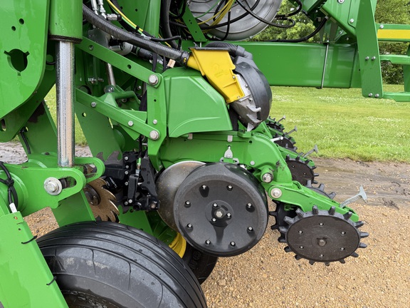 2017 John Deere 1775NT - Photo14