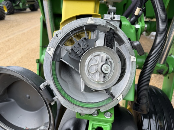 2017 John Deere 1775NT - Photo13