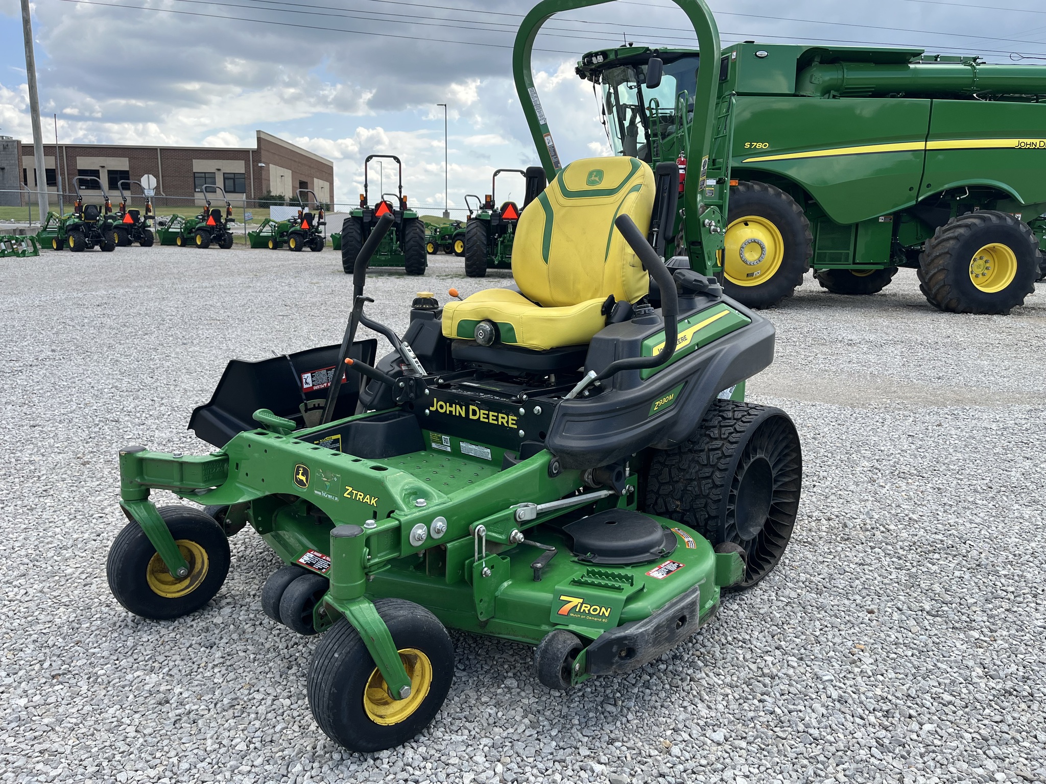 2025 John Deere Z930M
