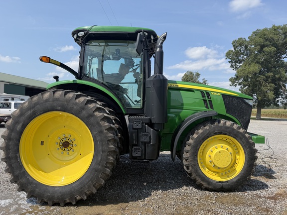 Photo of 2019 John Deere 7210R