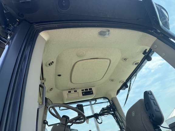 Photo of 2019 John Deere 7210R