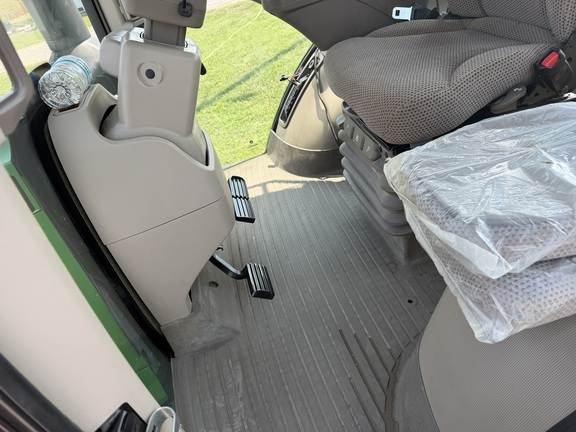 Photo of 2019 John Deere 7210R
