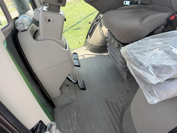 Photo of 2019 John Deere 7210R