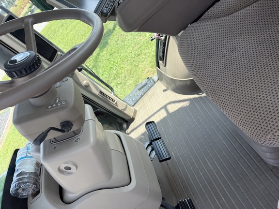 Photo of 2019 John Deere 7210R