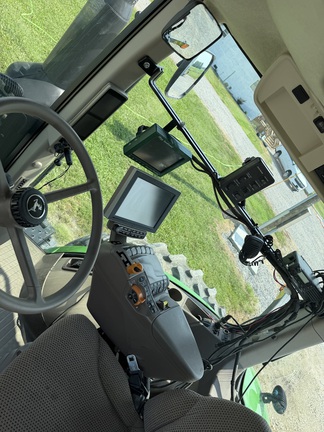 Photo of 2019 John Deere 7210R