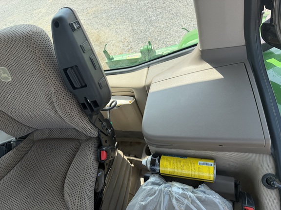 Photo of 2019 John Deere 7210R