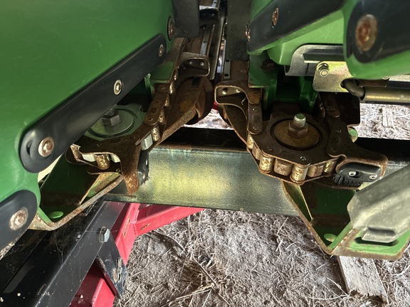 Used 2008 John Deere 608C Corn and Row Crop headers at Koenig Equipment in Greensburg, IN - Photo8