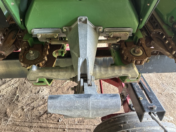 Used 2008 John Deere 608C Corn and Row Crop headers at Koenig Equipment in Greensburg, IN - Photo9
