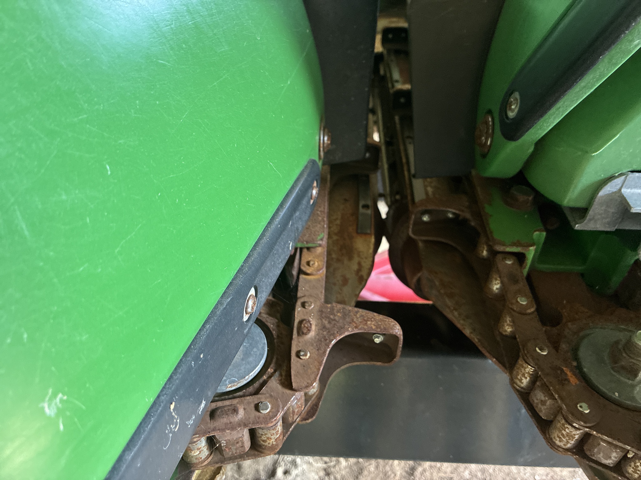 Used 2008 John Deere 608C Corn and Row Crop headers at Koenig Equipment in Greensburg, IN - PhotoXL2