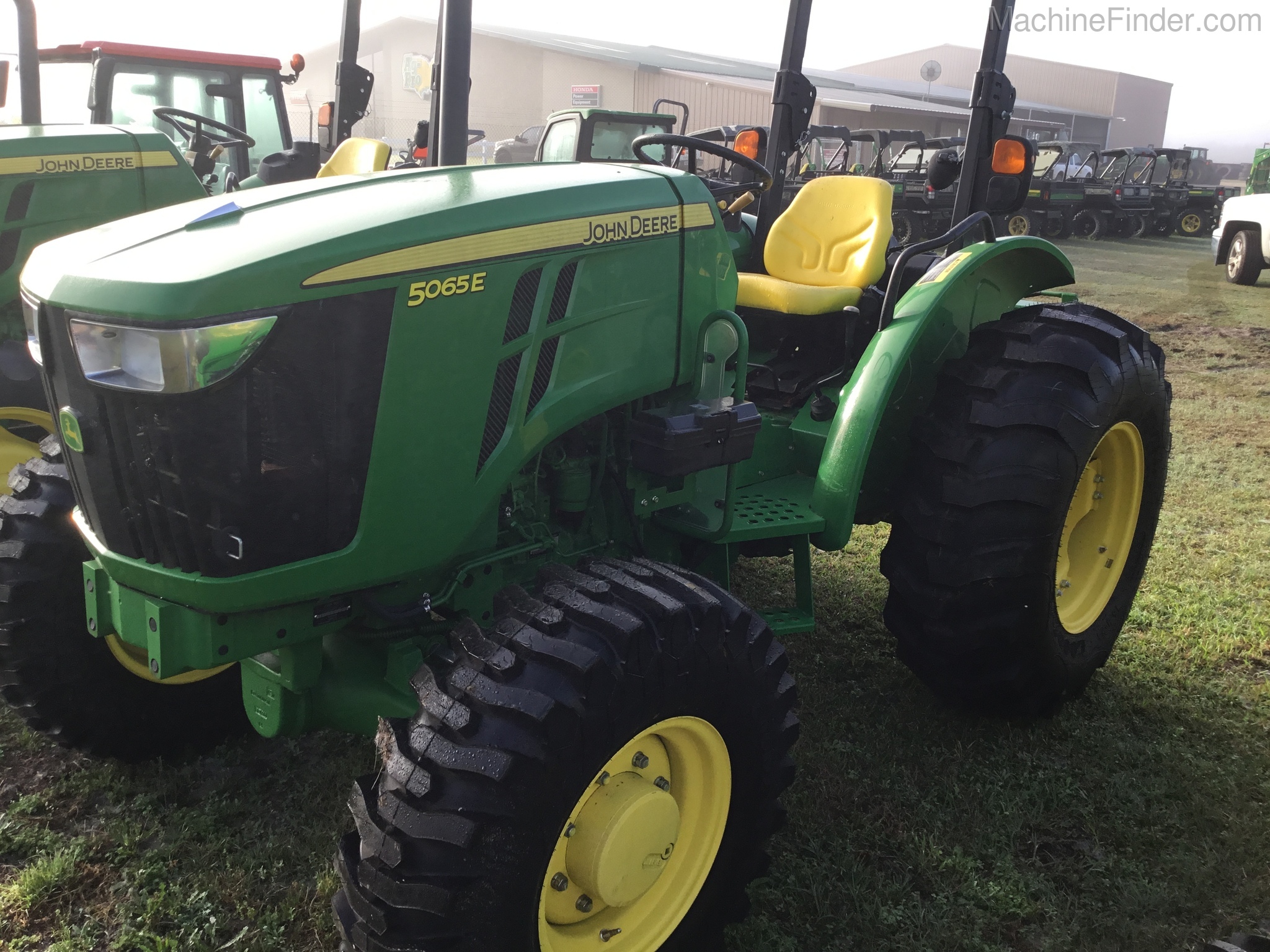 2016 John Deere 5065E Image 1