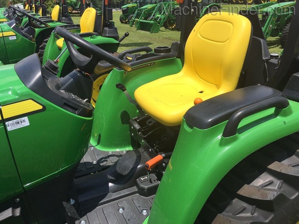 2021 John Deere 3038E Image 4
