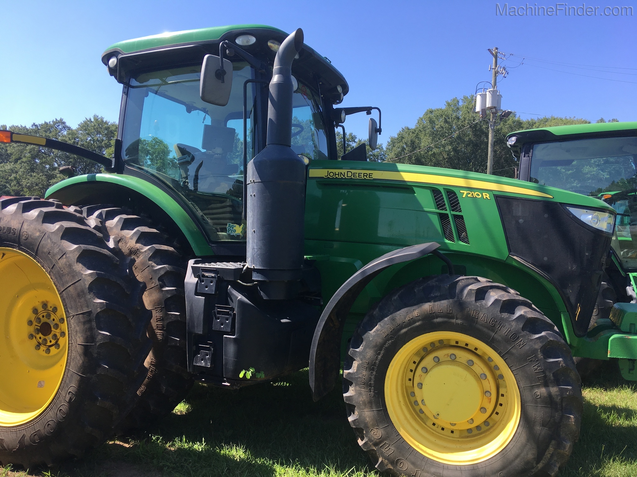 2014 John Deere 7210R Image 4