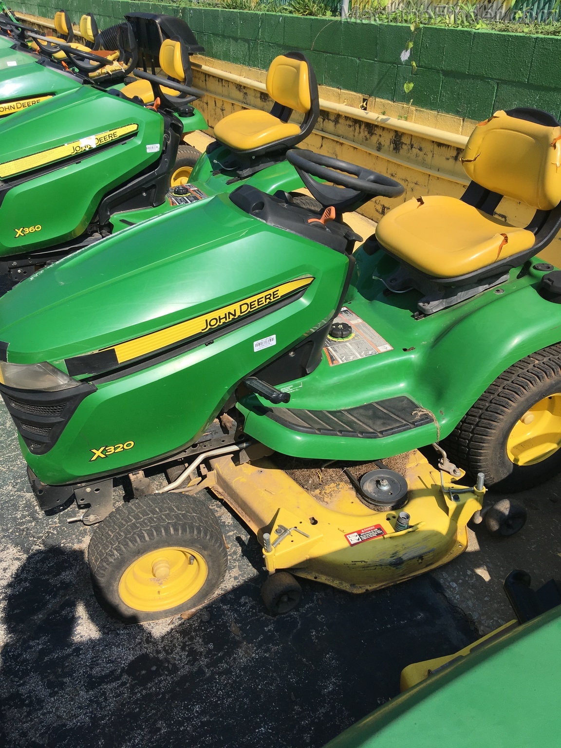 2009 John Deere X320 Image 1
