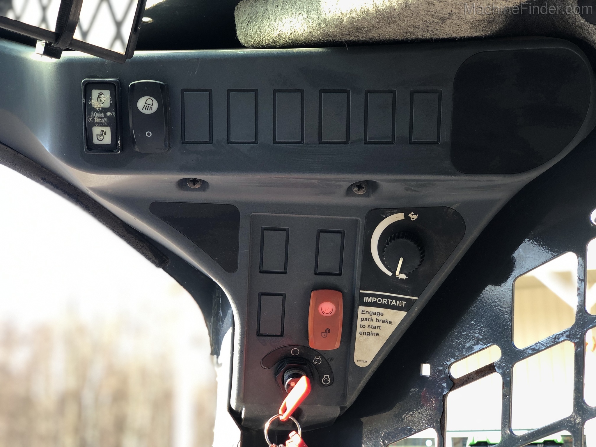 2014 John Deere 326E Image 8