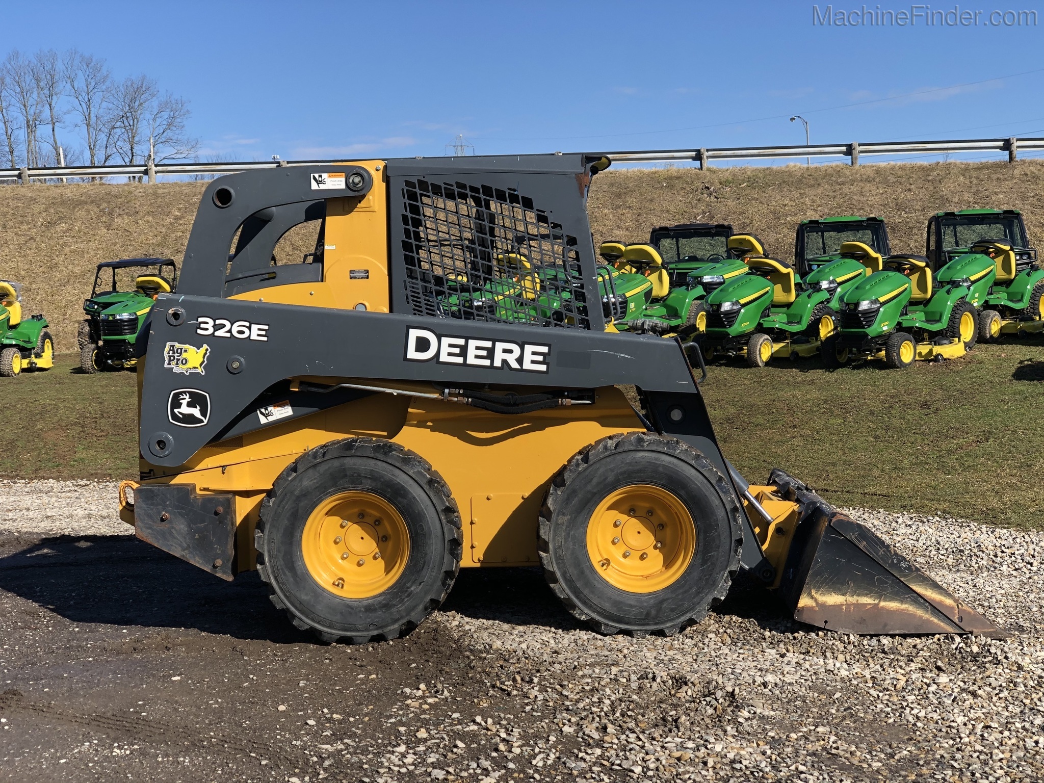 2014 John Deere 326E Image 4