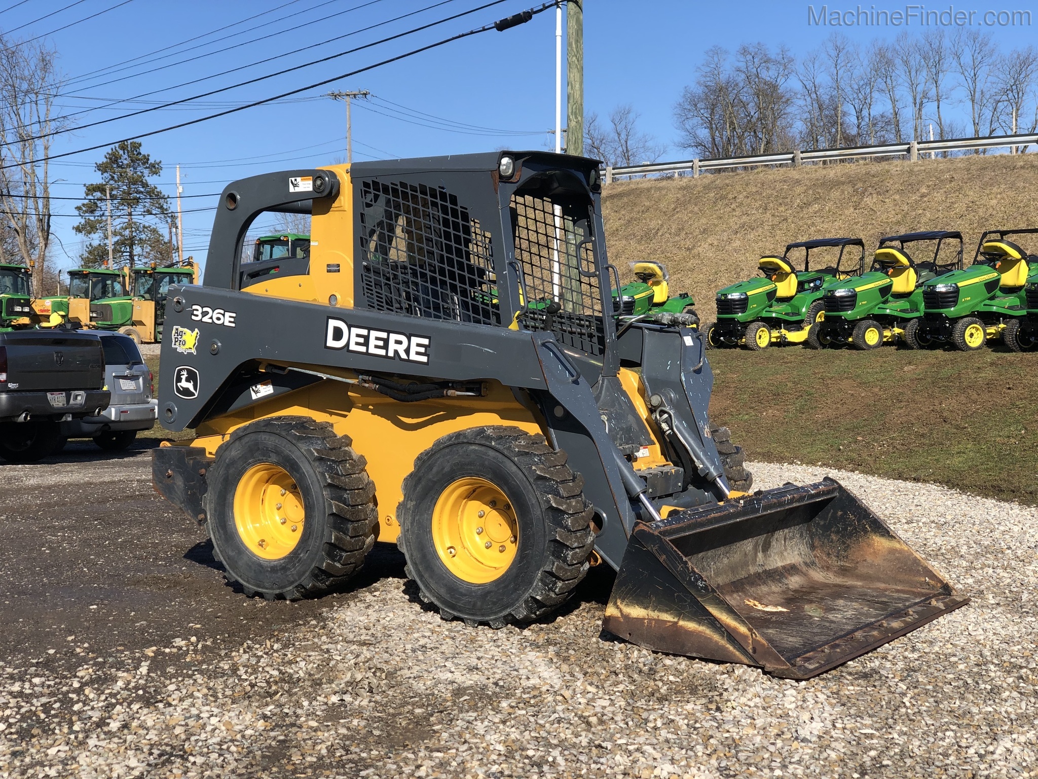 2014 John Deere 326E Image 3