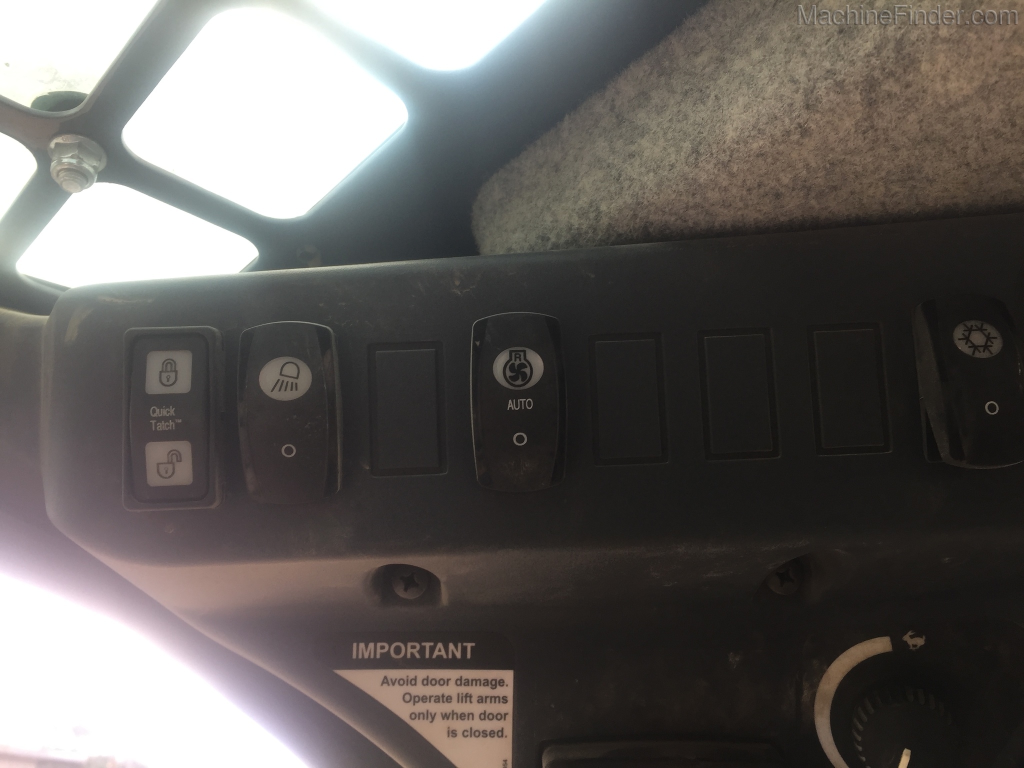 2017 John Deere 333G Image 11