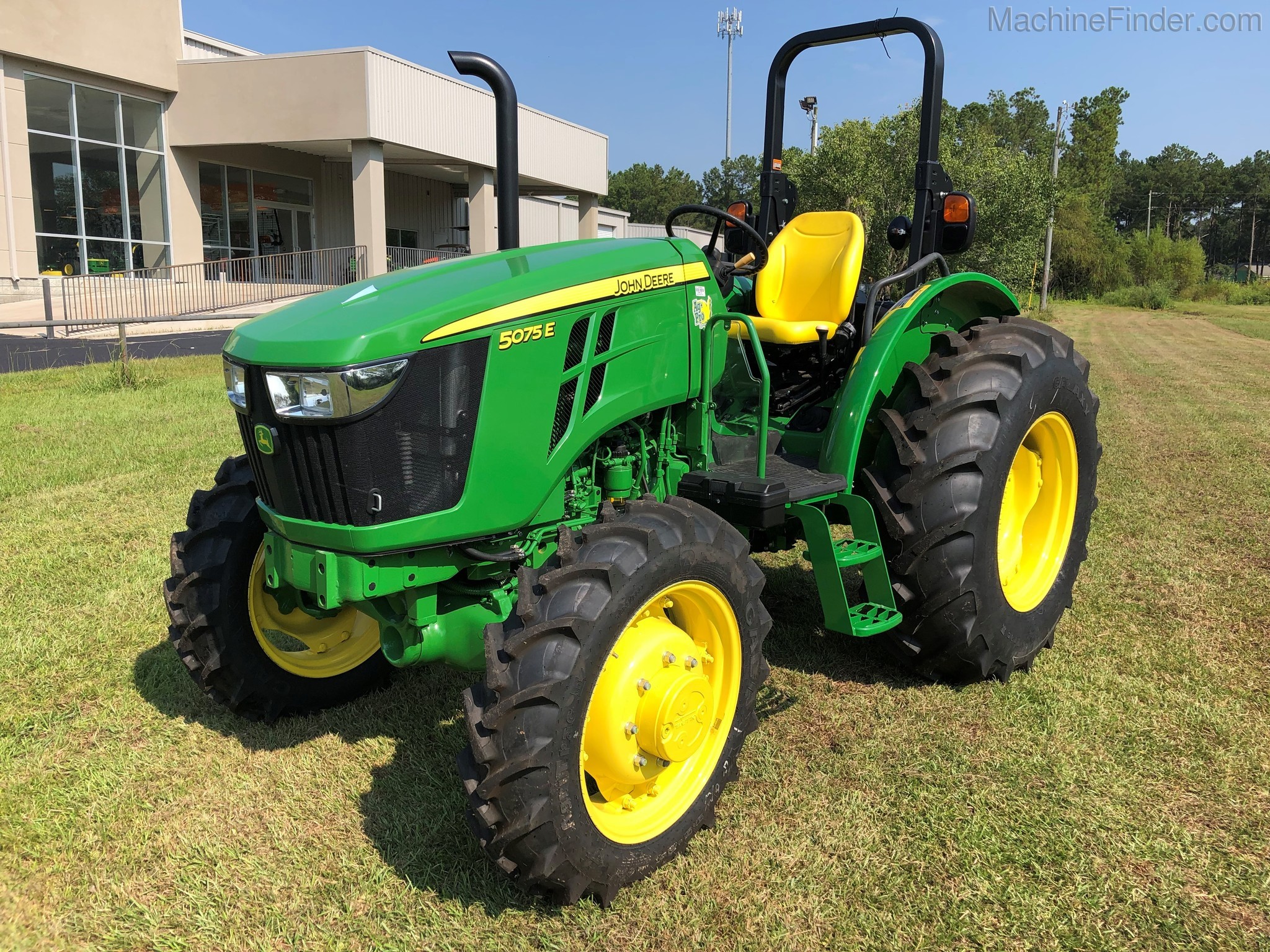 2020 John Deere 5075E Image 1
