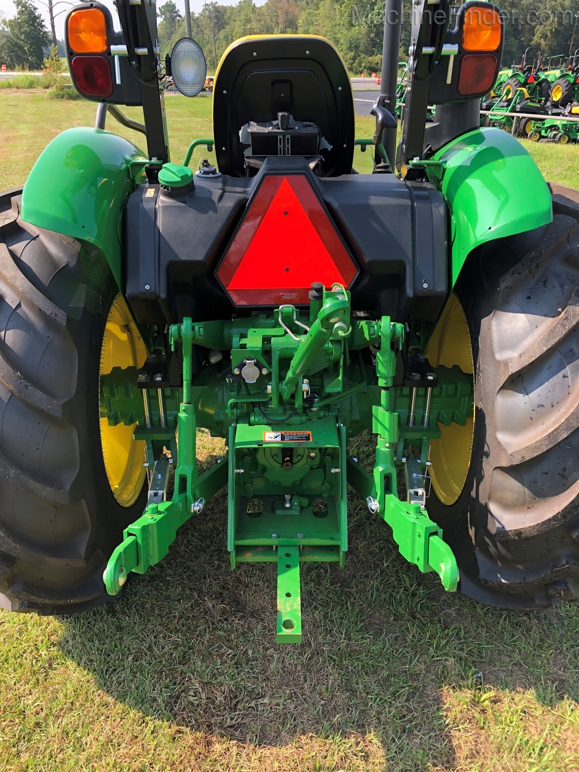 2020 John Deere 5075E Image 6
