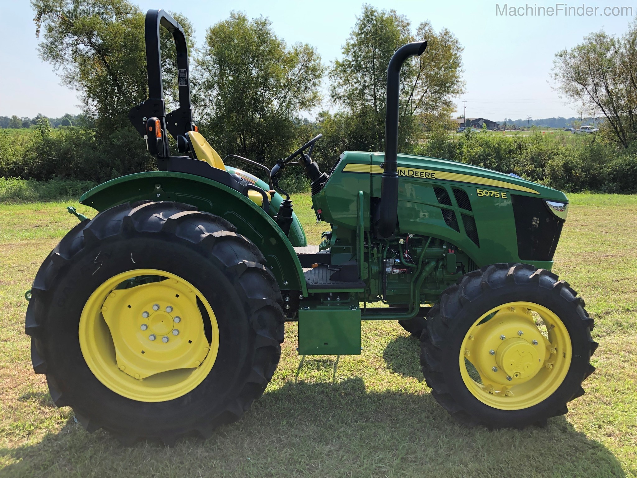 2020 John Deere 5075E Image 4