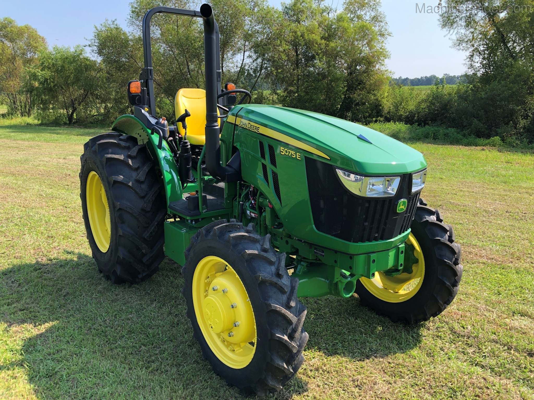 2020 John Deere 5075E Image 5