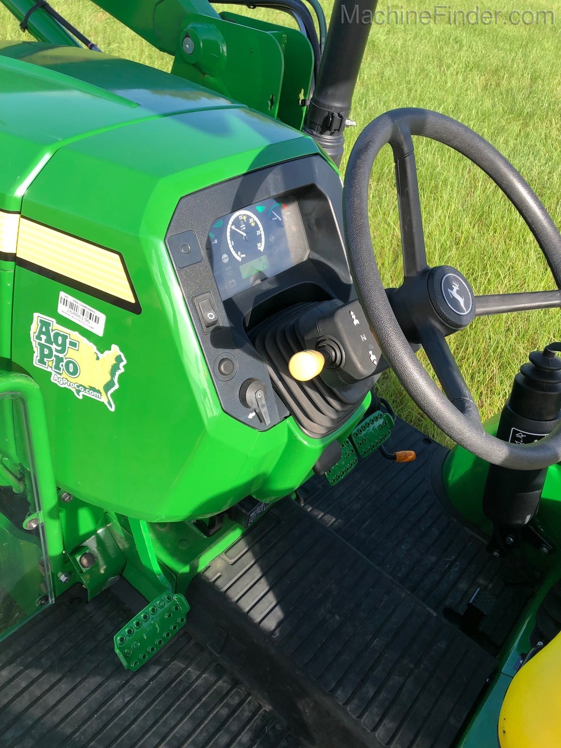 2020 John Deere 5075E Image 4