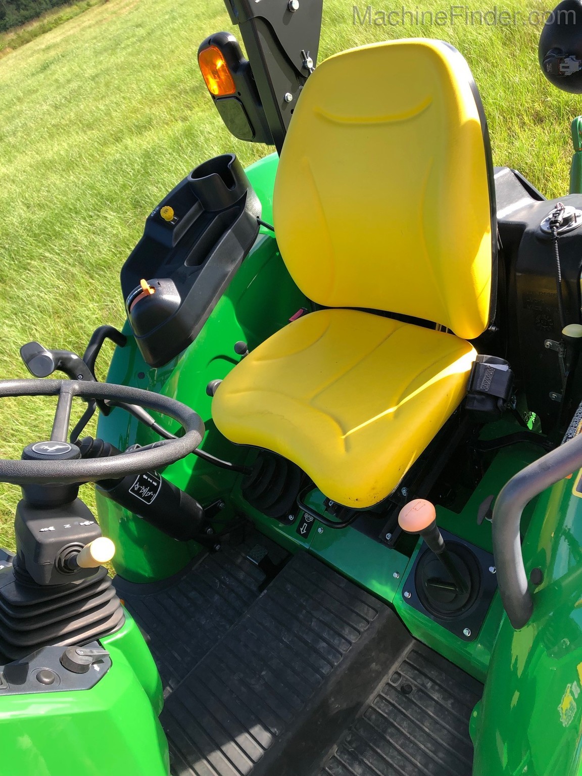 2020 John Deere 5075E Image 3