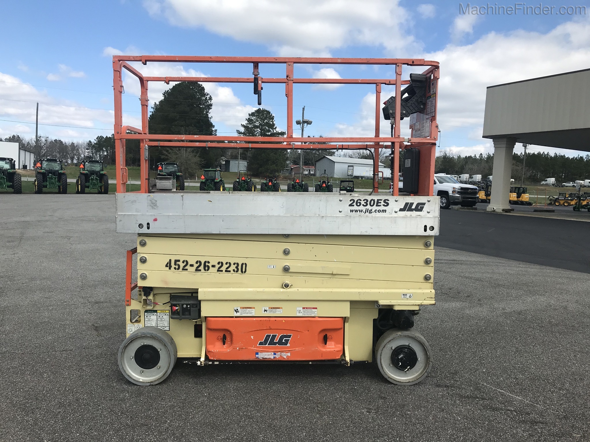 2013 JLG 2630ES Image 2