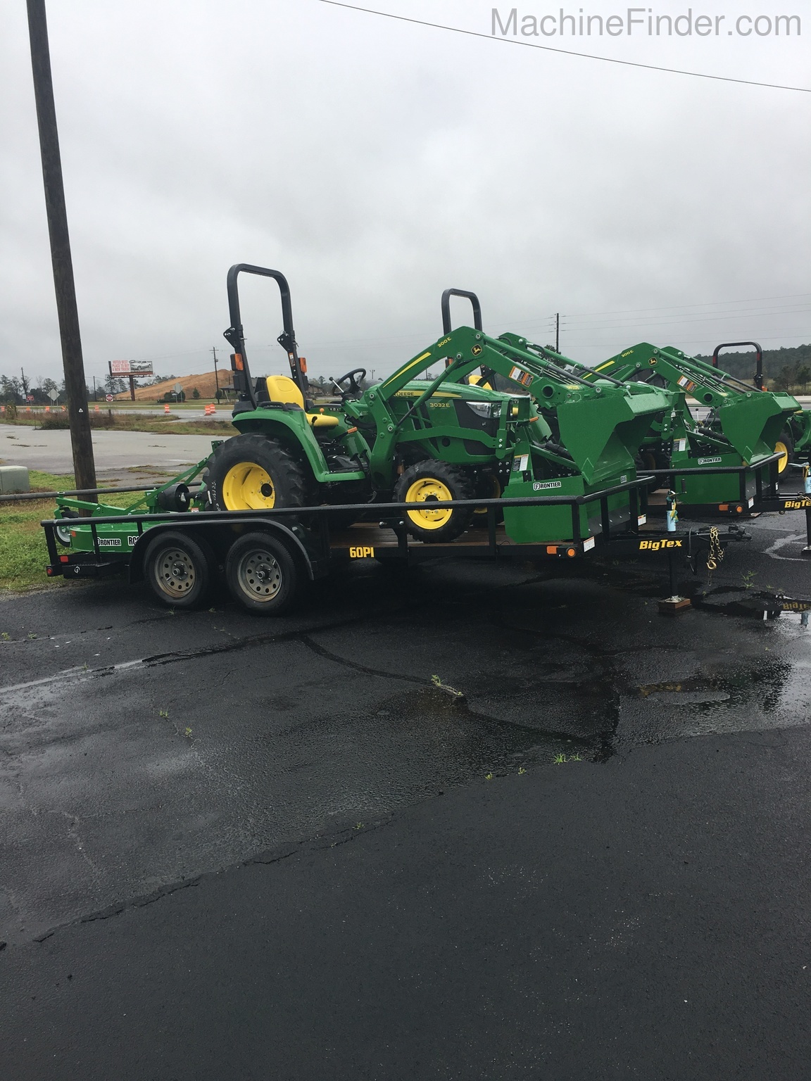 2020 John Deere 3032E PACKAGE DEAL Image 2